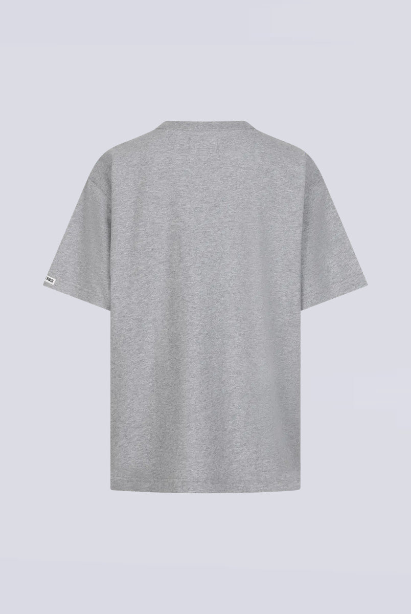 Luźny t-shirt o prostym kroju Josie Love Stories z dużym, kontrastowym napisem. Koszulka ma prosty krój i okrągły dekolt. Wykonana z miękkiej bawełny.
-Zamów t-shirt w swoim normalnym rozmiarze