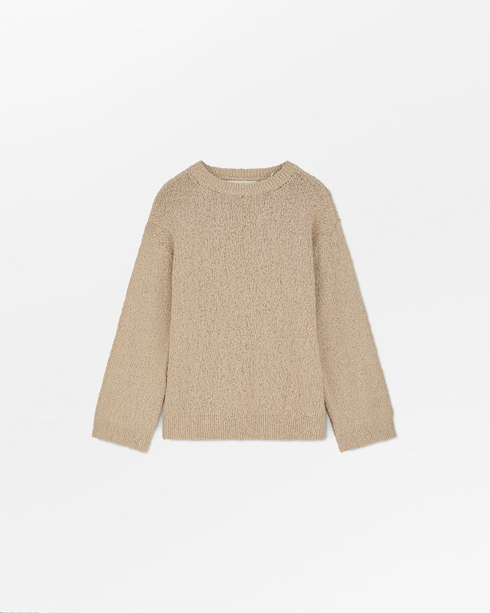 Lekko oversizowy, dzianinowy sweter Knightley Light Sand SKALL z okrągłym dekoltem i obniżonymi ramionami. Posiada ściągacz przy kołnierzu, makietach i u dołu. Wykonany ze strukturalnej bawełny organicznej. Idealnie sprawdzi się do ulubionych jeansów na codzień.
-Lekko oversize
-100% bawełna organiczna
-Zamów sweter w swoim standardowym rozmiarze