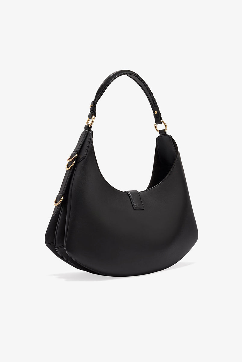 Ponadczasowa, czarna torebka Kat Small 6998 GANNI black w stylu souffle o zaokrąglonym kształcie, z paskiem na ramię i detalami w kształcie D-ringów z boku. Posiada zapięcie z przodu, z charakterystycznym złotym detalem GANNI Butterfly. Ma jedną, główną kieszeń otwartą. Wykonana z opatentowanego przez markę, ekologicznego materiału bedącego połączeniem skóry z recyclingu oraz syntetycznych włókien. Uniwersalny rozmiar torebki sprawia, że będzie idealna zarówno na codzień, jak i na eleganckie okazje. 