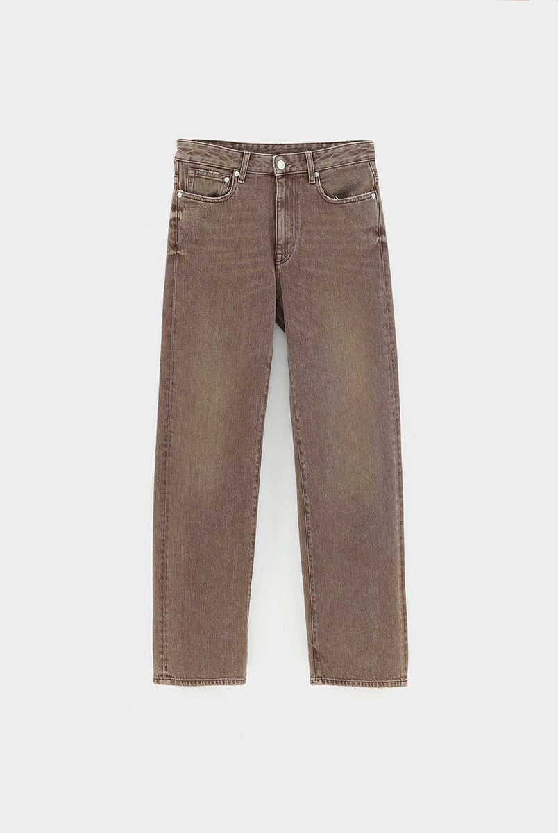 Jeansy o kroju slim fit 43/Kia Used Brown marki Bellerose z prostymi nogawkami i średnim stanem. Wykonane z elastycznego dżinsu o efekcie lekkiego zużycia, co zapewnia wygodę i elastyczne dopasowanie do sylwetki. Zapinane na zamek błyskawiczny.
-Krój slim fit: lekko zwężane i dopasowane w biodrach, lecz nieobcisłe
-Średni stan
-Elastyczny dżins
-Zamów jeansy w swoim standardowym rozmiarze