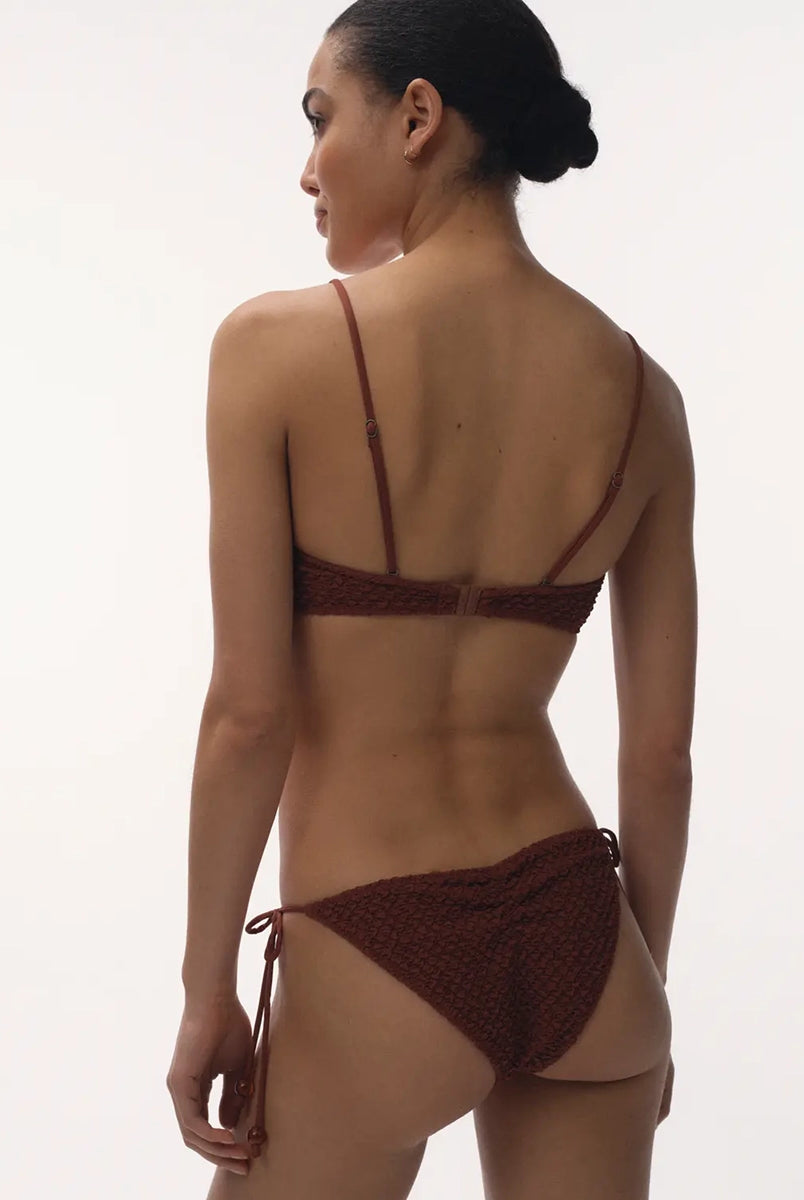 Klasyczny dół od bikini z niskim stanem Vanity Love Stories i z wiązaniem po bokach. Na sznurkach znajdują się efektowne koraliki.