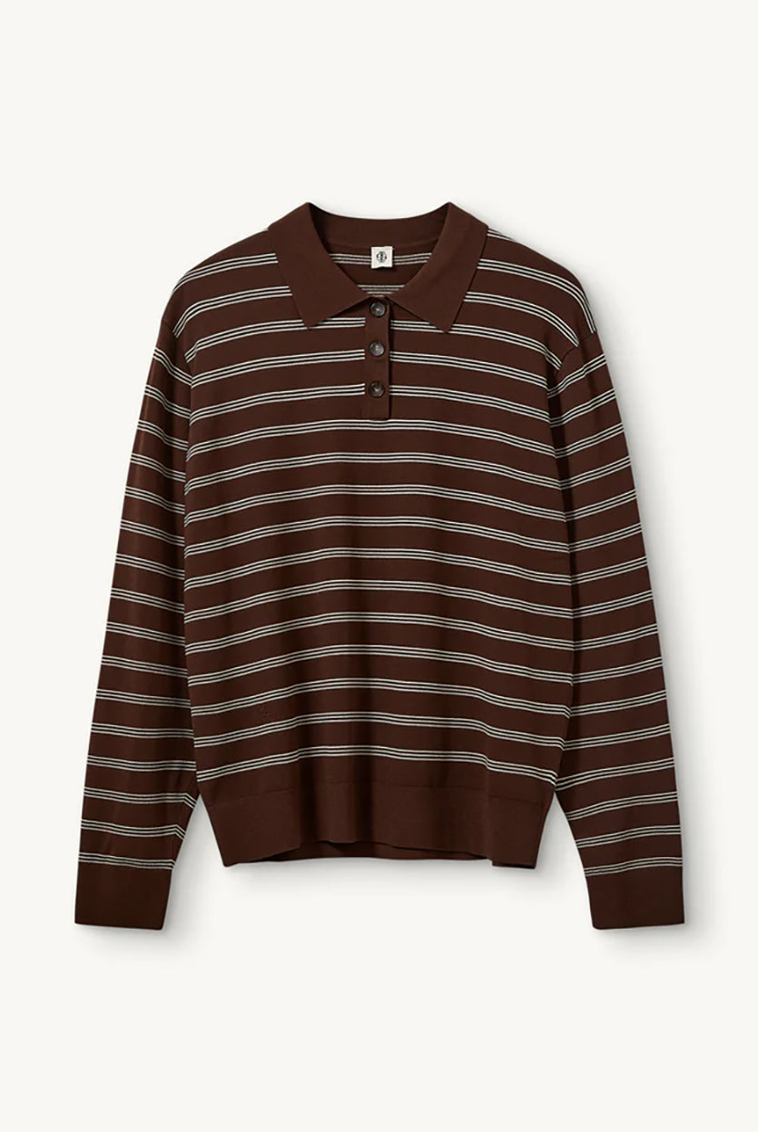 Luźny, dzianinowy longsleeve Madison Polo Espresso/Ecru w głębokim, ciepłym, brązowym odcieniu w paski, z obniżoną linią ramion i klasycznym kołnierzykiem z zapięciem na trzy guziki. Rękawy i dół zakończone są klasycznymi ściągaczami. Ma gładki, drobny splot dzianinowy. Wykonany z tkaniny z wiskozą. Zestaw go z ulubionymi jeansami, aby uzyskać klasyczną, modną stylizację.
-Głęboki, ciepły odcień brązu, paski
-Kołnierzyk z guziczkami
-Tkanina z wiskozą
-Fason OVERSIZE - jeśli chcesz uzyskać efekt j