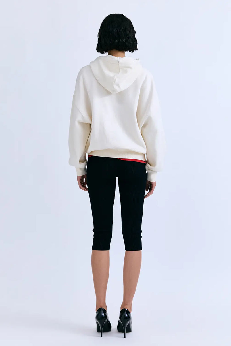 Luźna bluza z kapturem Maple Love Stories White w białym kolorze zapinana z przodu za pomocą zamka błyskawicznego. Posiada niewielkie logo marki na lewej piersi. Wykończona ściągaczami.
-Luźny, oversizowy krój
-Zamów w standardowym rozmiarze 