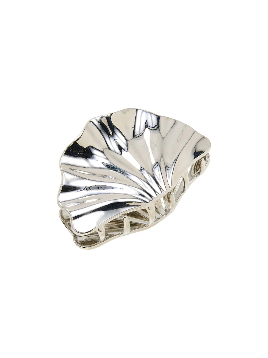 Spinka do włosów Marina Silver Pico Copenhagen w kształcie muszli z eleganckim metalicznym wykończeniem.
Bez niklu.
Akcesoria do włosów nie podlegają zwrotowi ani wymianie ze względów higienicznych.