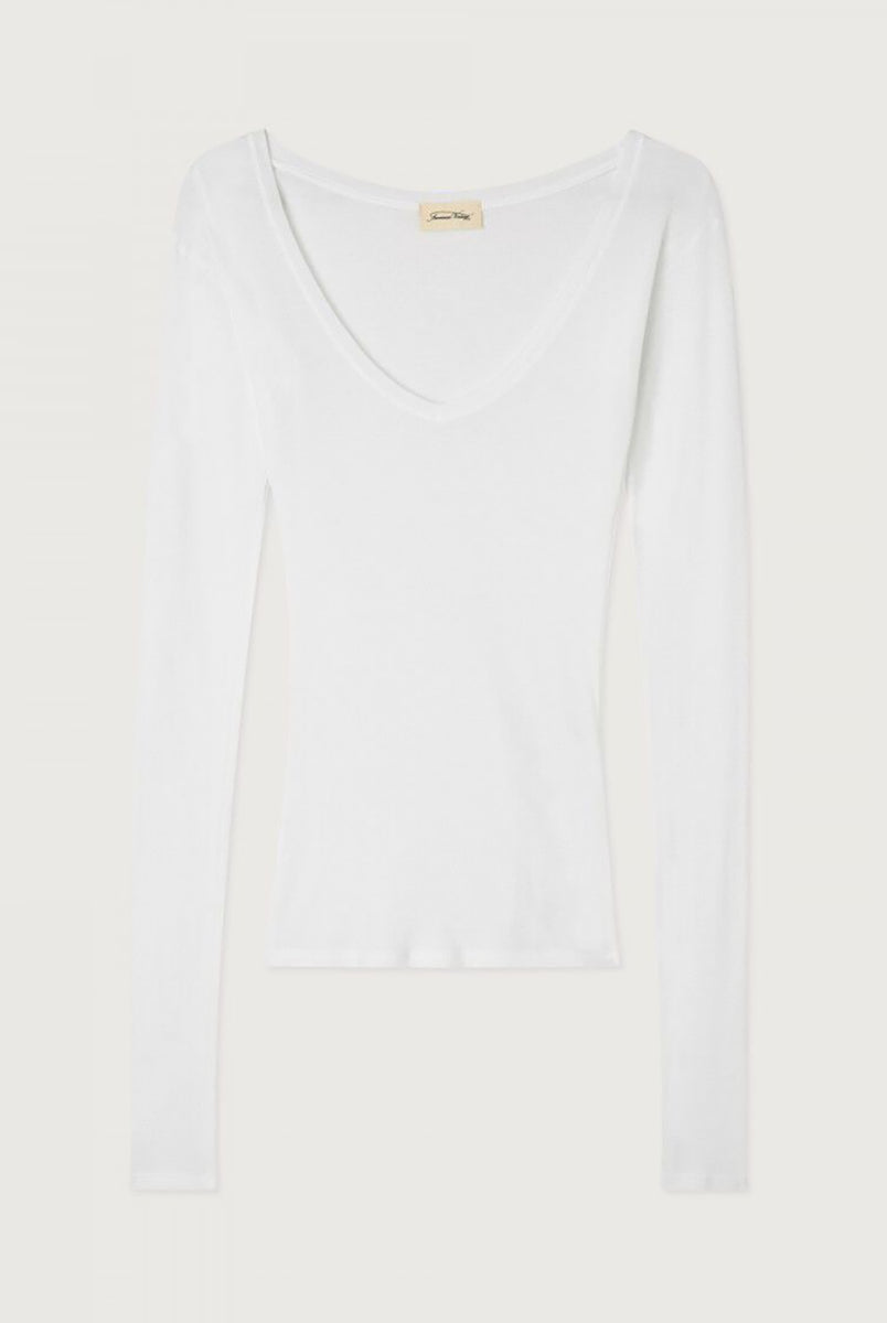Cienki longsleeve MAS02 American Vintage z dekoltem w serek. Posiada przylegający do ciała fason i wąskie, długie rękawy. Wykonany z miękkiej i cienkiej bawełny z delikatnie prążkowaną fakturą. Idealny do spodni z wysokim stanem. Świetnie sprawdzi się w minimalistycznych i warstwowych stylizacjach.
-Przylegający fason
-Zamów bluzkę w swoim standardowym rozmiarze