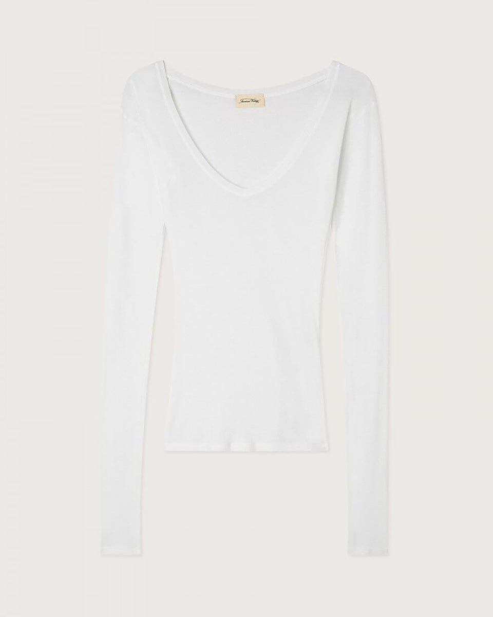 Cienki longsleeve MAS02 American Vintage z dekoltem w serek. Posiada przylegający do ciała fason i wąskie, długie rękawy. Wykonany z miękkiej i cienkiej bawełny z delikatnie prążkowaną fakturą. Idealny do spodni z wysokim stanem. Świetnie sprawdzi się w minimalistycznych i warstwowych stylizacjach.
-Przylegający fason
-Zamów bluzkę w swoim standardowym rozmiarze