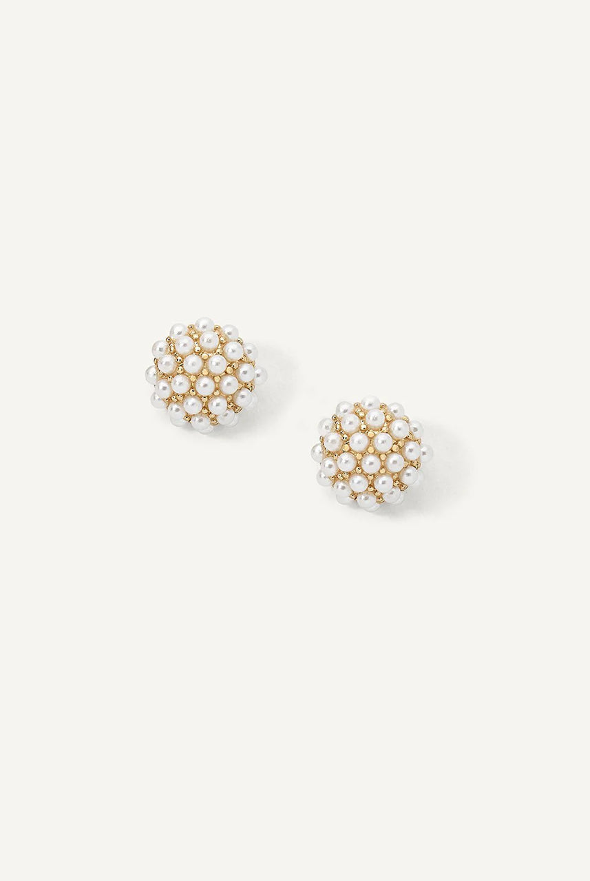 Eleganckie, wypukłe kolczyki Mini Pearl Pave Studs marki O&P gęsto i regularnie wysadzane drobnymi, lśniącymi perełkami w złotej oprawie. Zapinane na sztyft.
Hipoalergiczne. Bez niklu.
Kolczyki nie podlegają zwrotowi ani wymianie ze względów higienicznych.