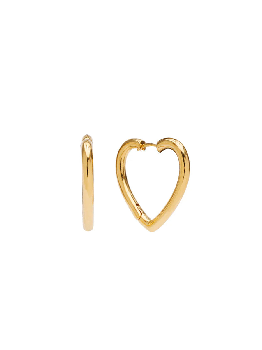 Stylowe kolczyki Carys Gold Pico Copenhagen w kształcie serca.
Bez niklu.
Ze względów higienicznych kolczyki nie podlegają wymianie ani zwrotom