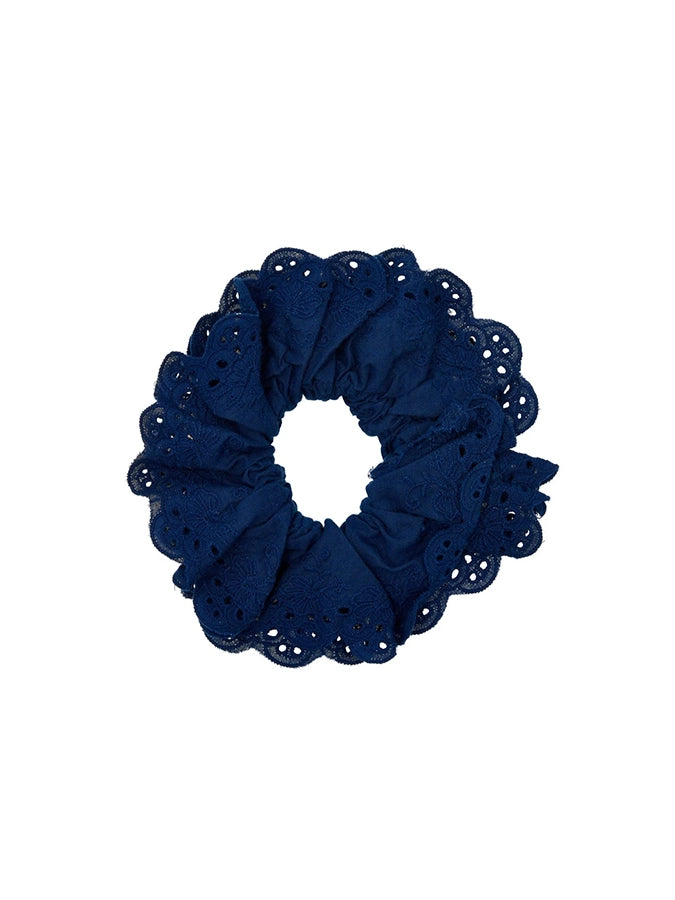 Duża, materiałowa, koronkowa gumka do włosów scrunchie Lace Pico Copenhagen. 