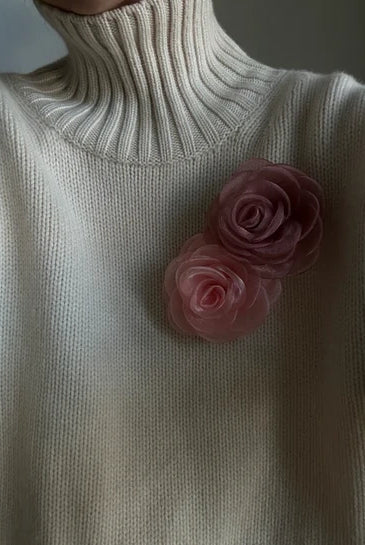 Naszyjnik z czarną różą z organzy na wiązanym sznurku Organza Rose String Pico CopenhagenNaszyjnik na sznurku z różą z organzy Organza Rose String Pico Copenhagen