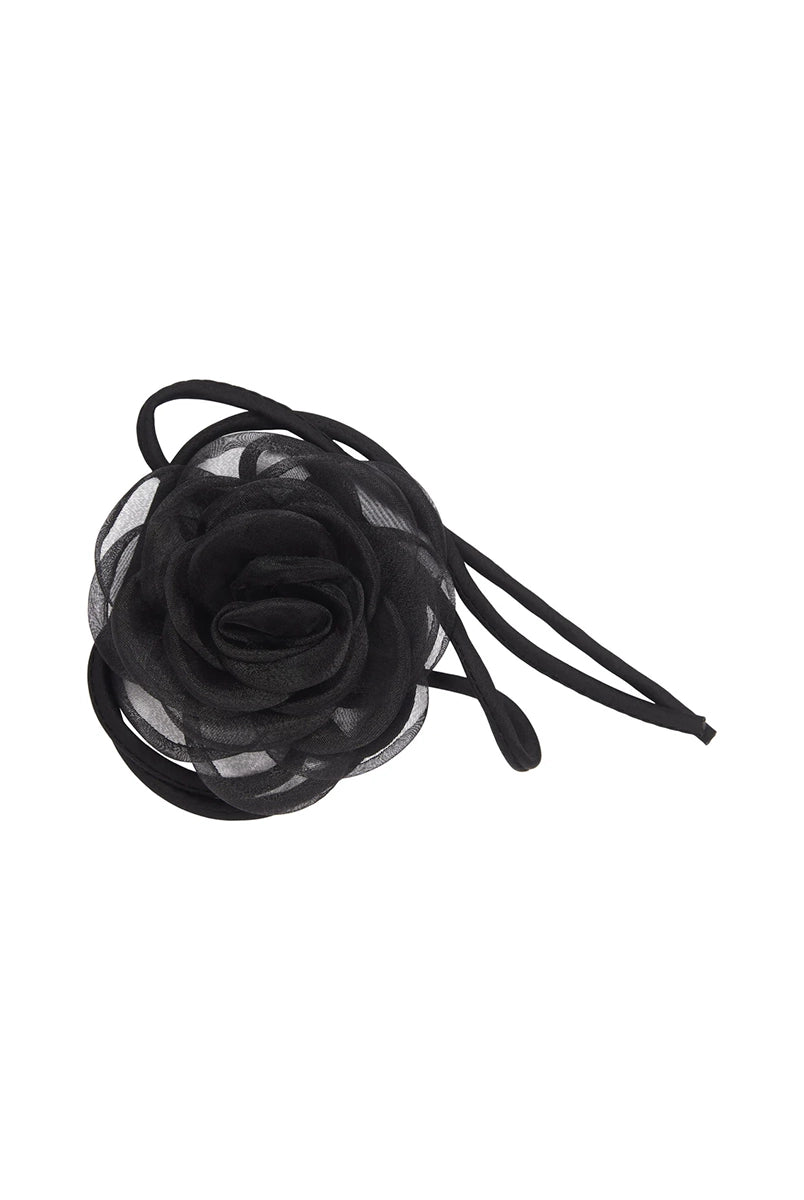 Naszyjnik z czarną różą z organzy na wiązanym sznurku Organza Rose String Pico Copenhagen