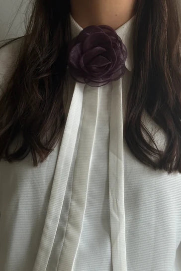 Naszyjnik z czarną różą z organzy na wiązanym sznurku Organza Rose String Pico Copenhagen