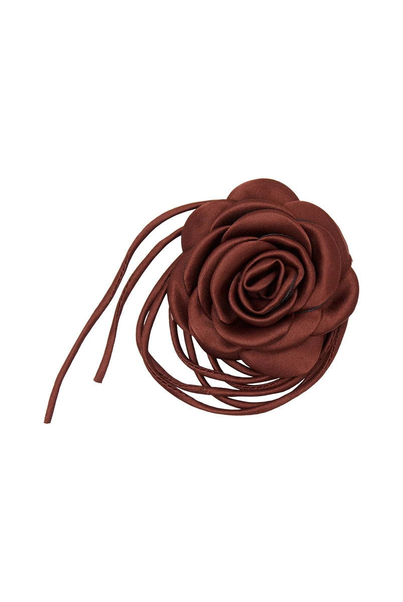 Brązowa ozdoba na szyję róża Satin Rose String Chocolate Pico