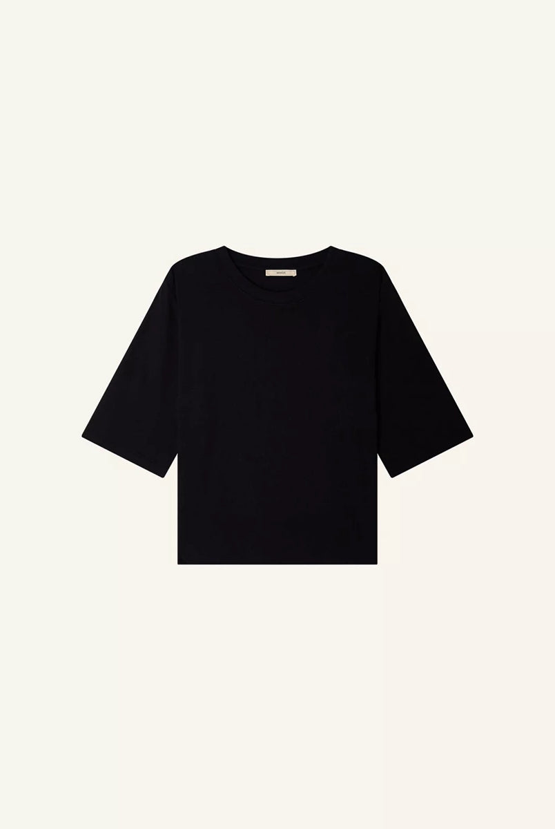 Luźny, czarny t-shirt Serge Sessun z okrągłym dekoltem i krótkim rękawem o długości do łokcia.