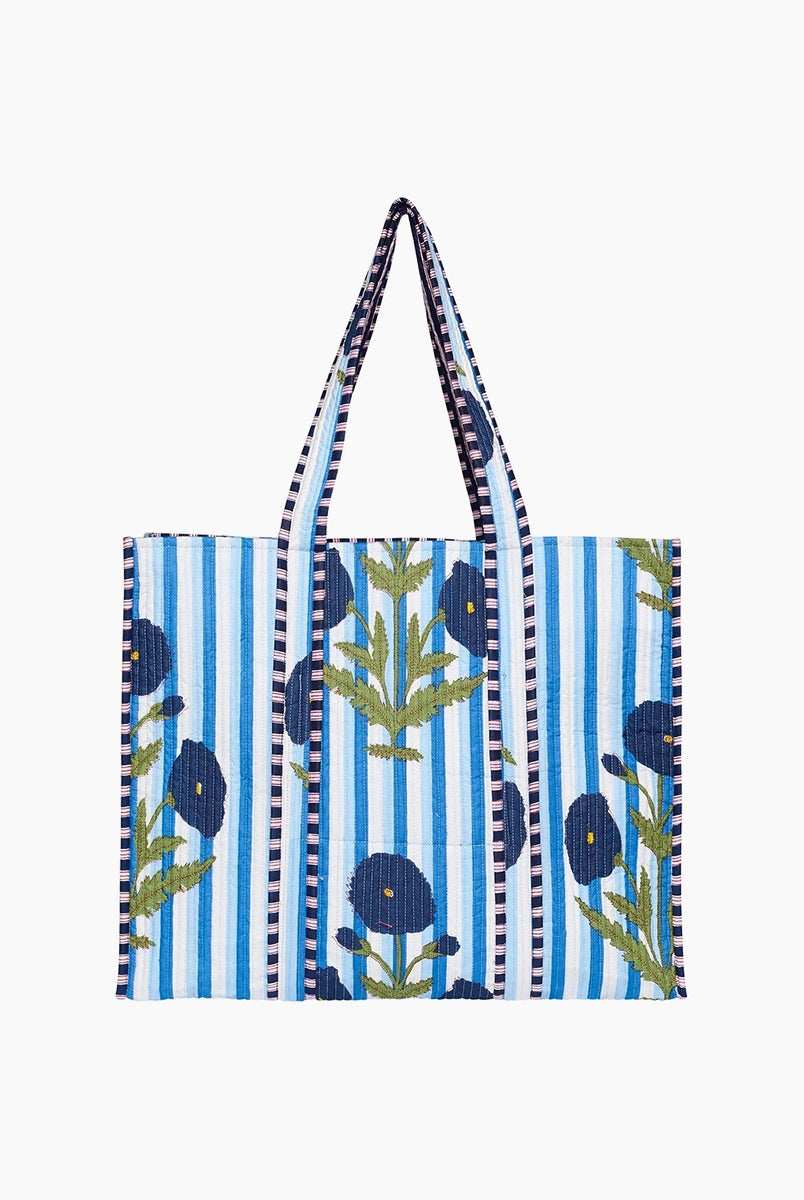 Duża torba w typie shopper Pricilla SISSEL EDELBO w niebieskie paski z ręcznie wykonanym, kwiatowym printem i haftem.