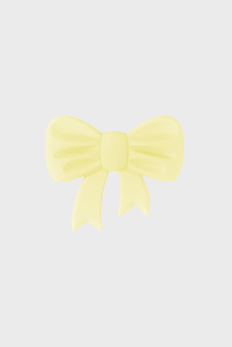 Miękka, silikonowa naklejka Bow Lemonade z wypukłym wzorem, tworzącym unikalny efekt 3D. Przyklej ją do swojego telefonu, laptopa lub notesu za pomocą klejącego tyłu. Dopasuj ją do silikonowego etui w tym samym odcieniu lub w kontrastującym kolorze.