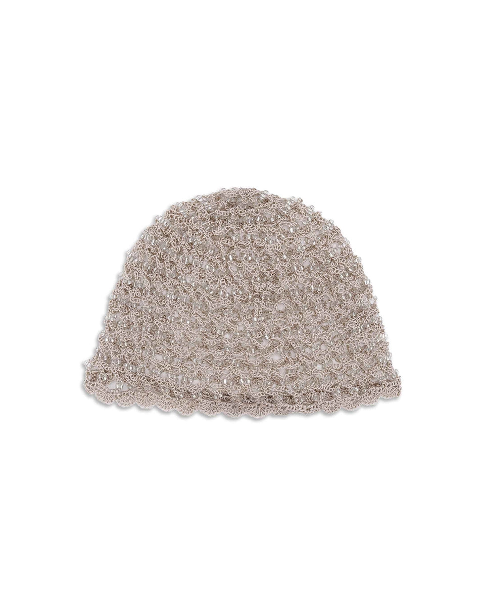 Płytka, ozdobna czapka szydełkowa z koralikami Crochet Beaded SUI AVA o lekkim, ażurowym ażurowym splocie i o muszelkowym wykończeniu. 