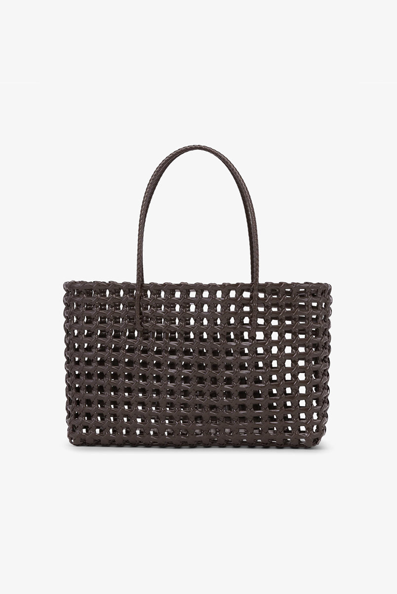 Torba Kaya Woven Tote Big SUI AVA o plecionej fakturze i klasycznym, stonowanym wyglądzie. Zaprojektowana zarówno do noszenia na codzień, jak i na specjalne okazje. 