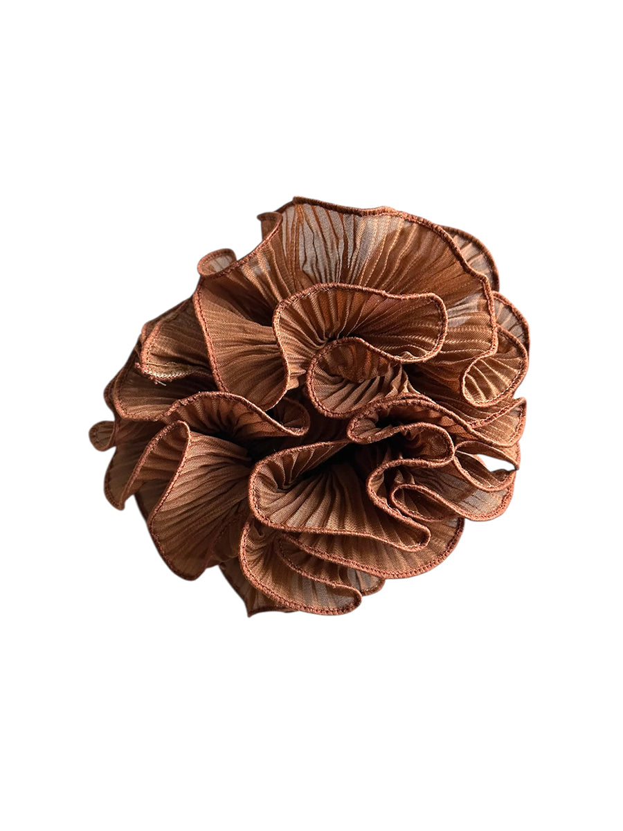 Scrunchie Swirl Pico Copenhagen z efektem spirali. Miękka, elastyczna i elegancka- idealna do ozdobienia kucyka.
Ozdoby i akcesoria do włosów nie podlegają zwrotowi ani wymianie ze względów higienicznych. 