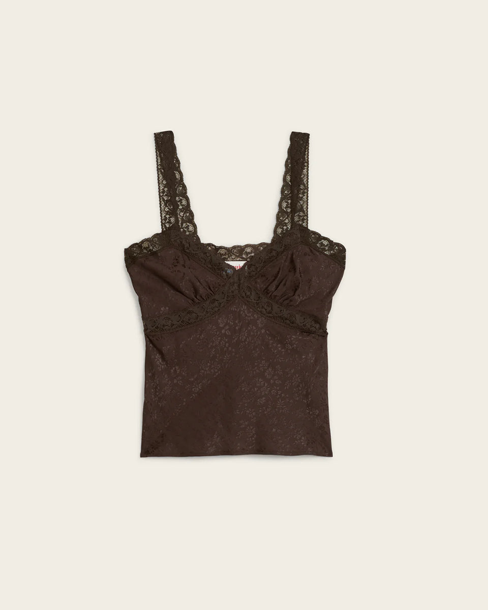 Zwiewny, brązowy top Tacita Jacquard Café z żakardem w kwiaty i koronkowymi zdobieniami. Ma dekolt w serek i ramiączka ozdobione kwiecistą koronką. Wykonany z wiskozy. Zestaw go z beżowymi jeansami, aby uzyskać modny, wiosenny look.
-Koronkowe zdobienia
-100% wiskoza
-Zamów top w swoim standardowym rozmiarze