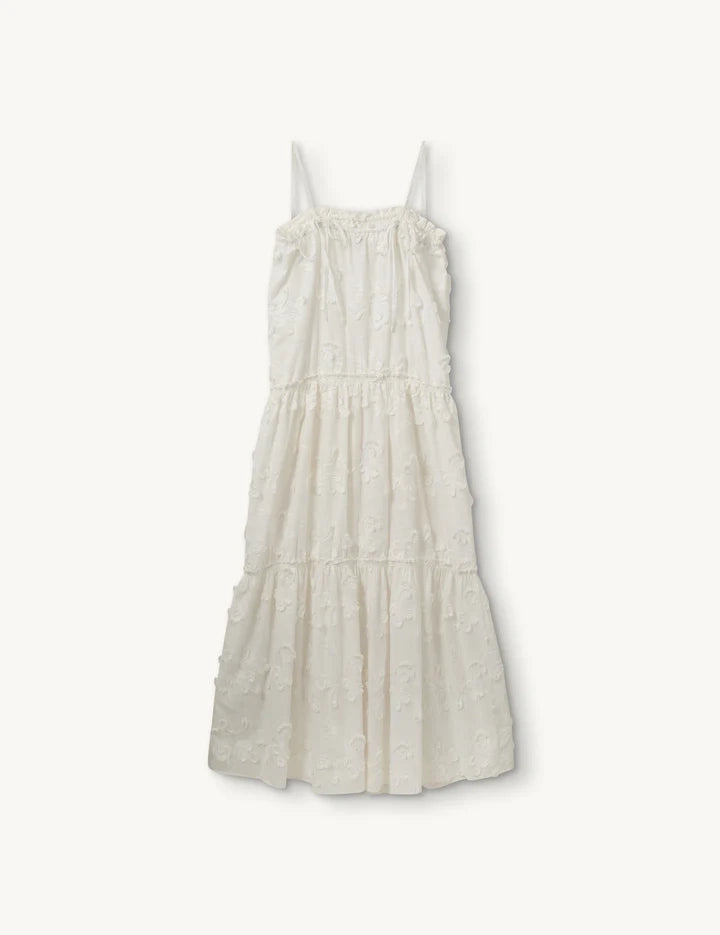 Biała, zwiewna, haftowana sukienka na cienkich ramiączkach Jewell The Garment. Posiada prosty dekolt i luźny fason. Wykonana z cienkiej bawełny organicznej.