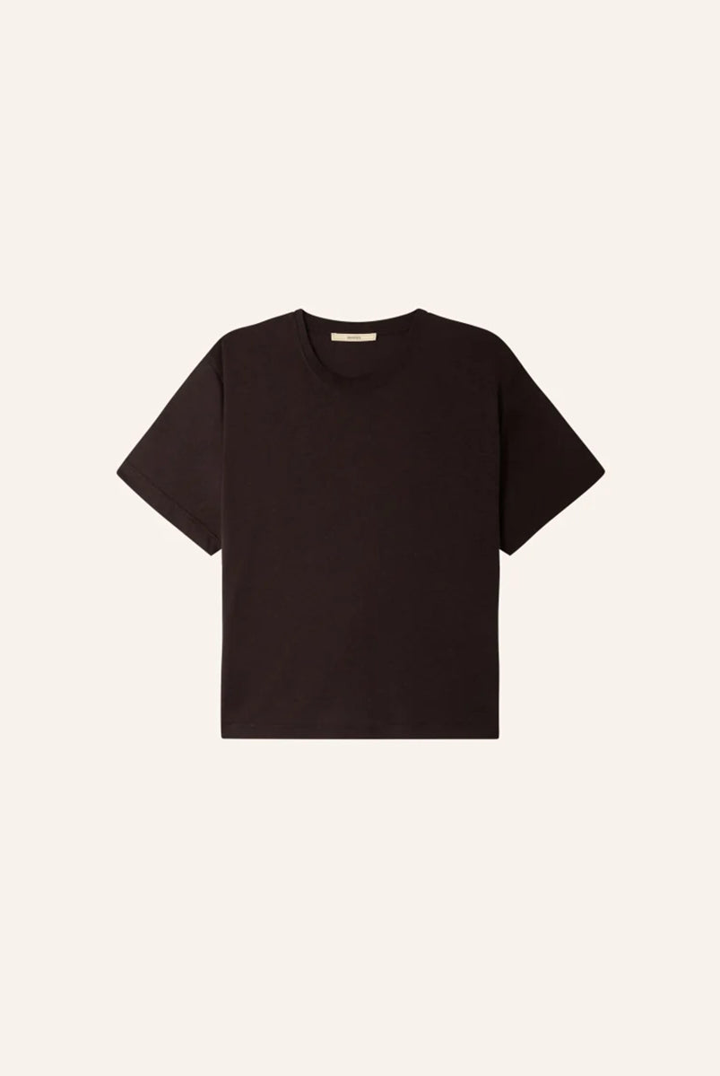 Luźny t-shirt Too Espresso Sessun z okrągłym dekoltem i krótkim rękawem. Koszulka ma prosty krój. Wykonana jest z bardzo przyjemnej, lejącej tkaniny z bawełną i lyocellem.
-Luźny fason
-Zamów t-shirt w swoim standardowym rozmiarze