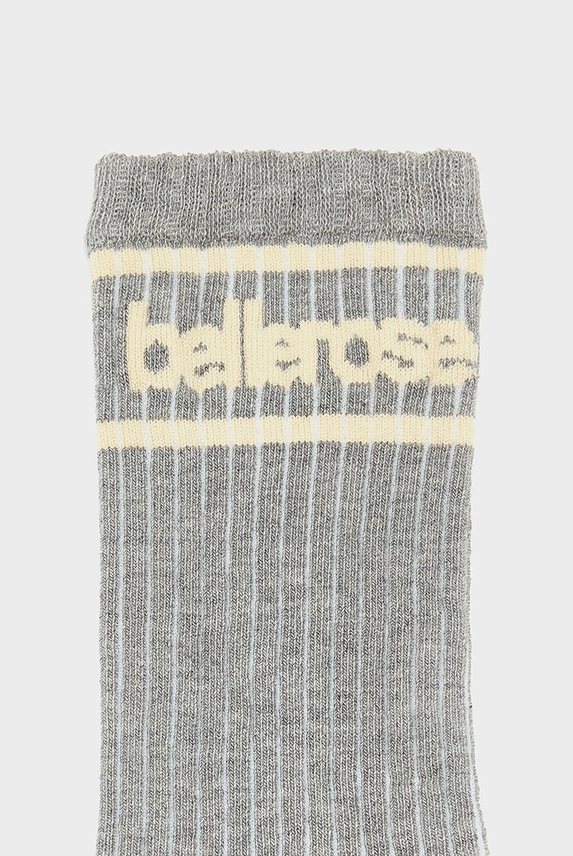 Średniej długości, prążkowane skarpetki Vrel Grey BELLEROSE z paskami i logo marki. 