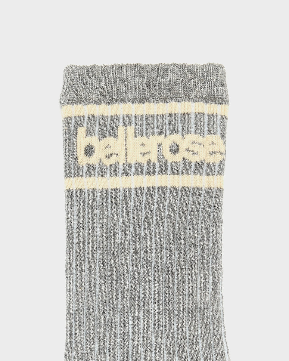 Średniej długości, prążkowane skarpetki Vrel Grey BELLEROSE z paskami i logo marki. 