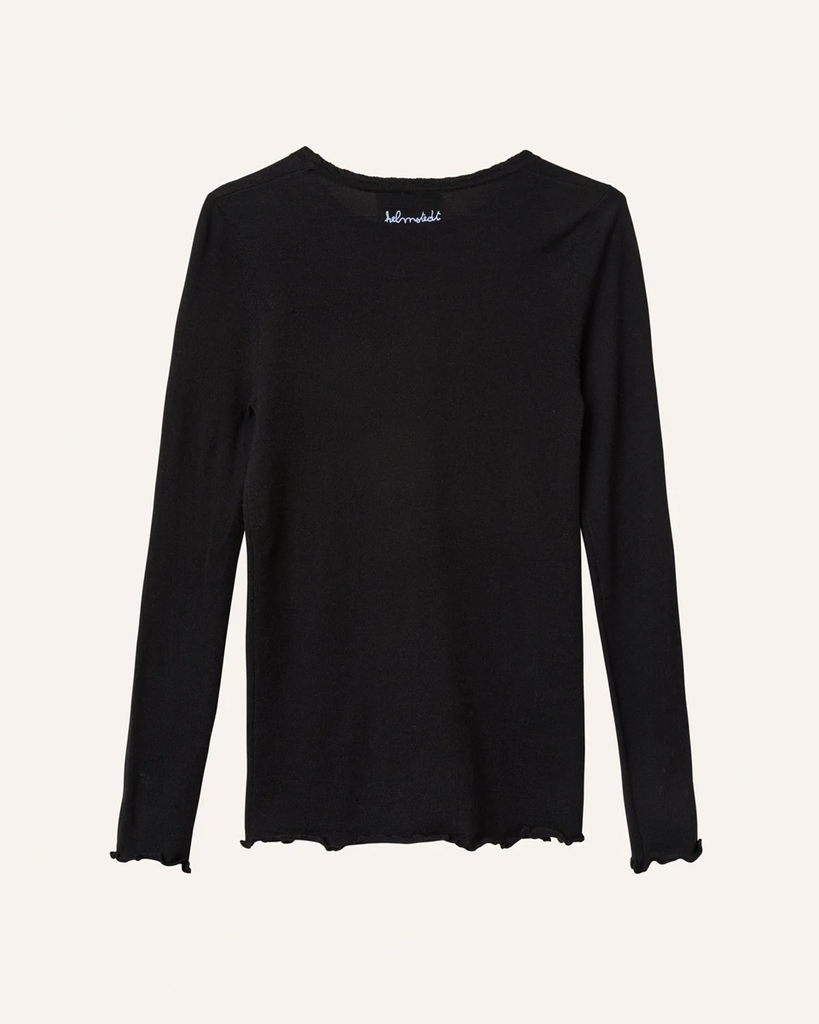 Koszulka z długim rękawem Andrea Black Beauty Helmstedt w czarnym kolorze z przodu posiada charakterystyczny dla marki haft truskawkowy.