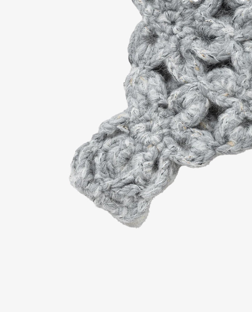 Gruba, dziergana, ażurowa bonetka Alpaca Crochet Bonnet GANNI wykonana z bardzo miękkiej dzianiny z wełną i alpaką.