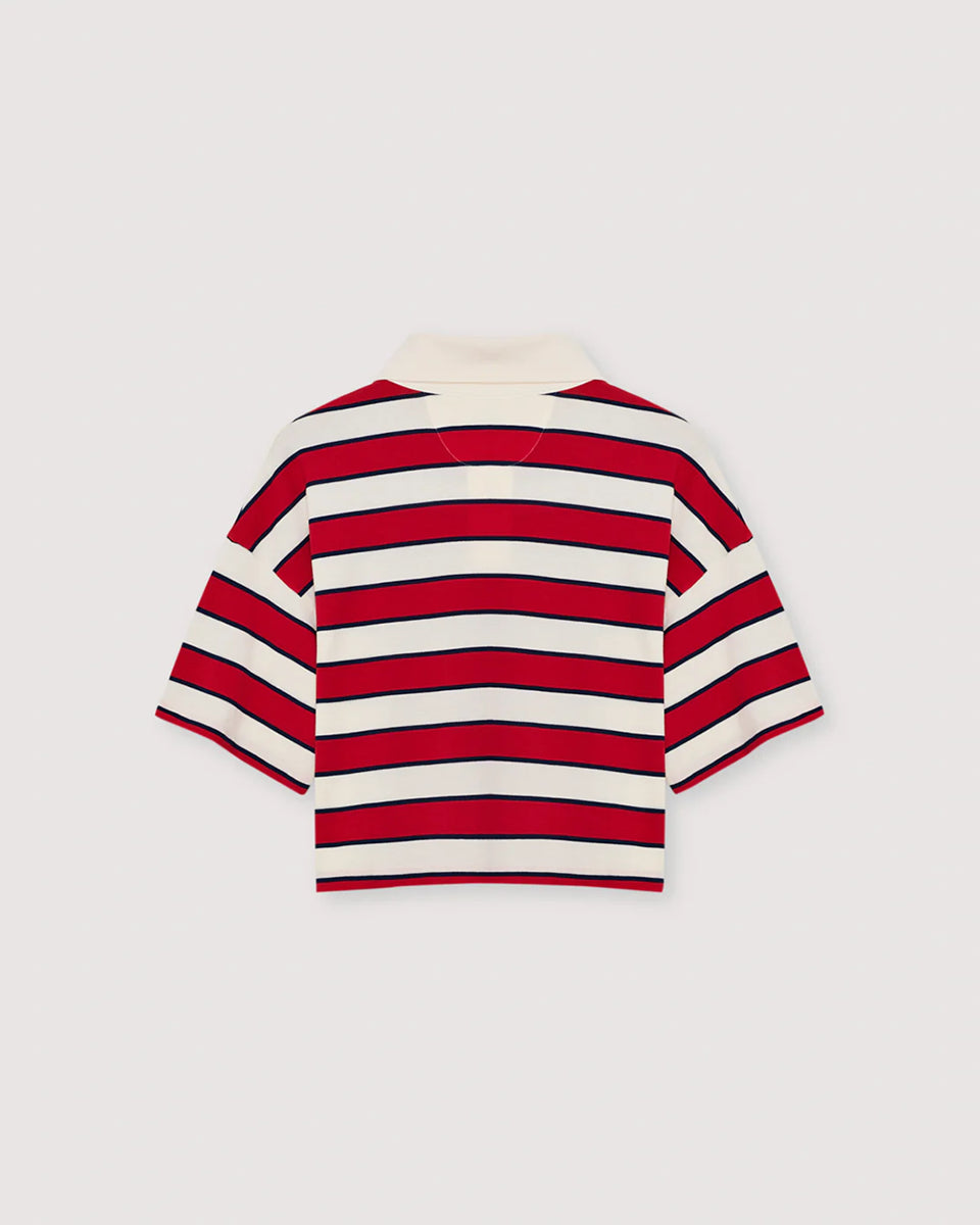 Krótki, pudełkowy t-shirt polo Acacia Polo Tulip Red z kontrastowymi paskami. Posiada kołnierzyk, opadające ramiona i krótki, szeroki rękaw o długości do łokci. Pod szyją zapinany na guziki. Nad lewą piersią posiada niewielką naszywkę z logo marki. Wykonany z bawełny.

-Luźny fason

-100% bawełna

-Zamów w swoim standardowym rozmiarze