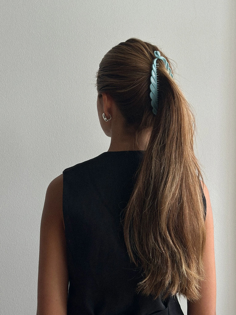 Spinka Amarante Pico Copenhagen to idealny dodatek do stworzenia uroczego i prostego kucyka. Elegancka i łatwa w użyciu, doda uroku każdej stylizacji.&nbsp;

Ozdoby i akcesoria do włosów nie podlegają zwrotowi ani wymianie ze względów higienicznych.&nbsp;&nbsp;