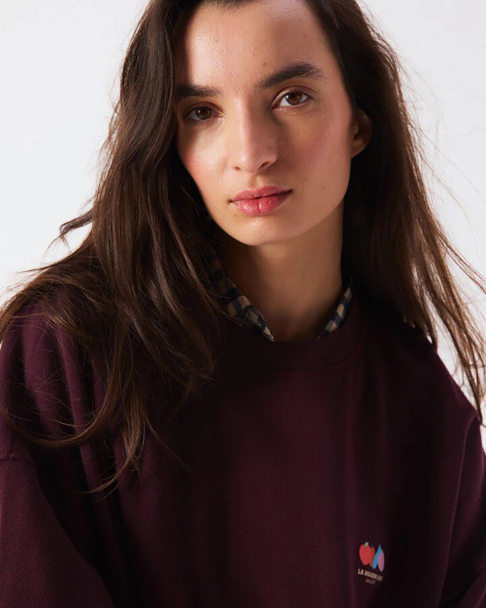 Luźna, bawełniana bluza ATU03 francuskiej marki American Vintage z długimi, raglanowymi rękawami i okrągłym dekoltem. Wykończona ściągaczami. Wykonana z miękkiej, bawełnianej tkaniny. Jest niezbędnym elementem codziennej garderoby, zaprojektowana z myślą o całorocznym noszeniu. -Oversizowy krój -Lekka, elastyczna bawełna -Zamów bluzę w swoim standardowym rozmiarze