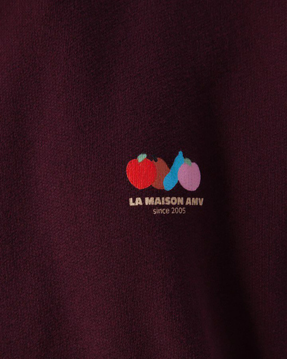 Luźna, bawełniana bluza ATU03 francuskiej marki American Vintage z długimi, raglanowymi rękawami i okrągłym dekoltem. Wykończona ściągaczami. Wykonana z miękkiej, bawełnianej tkaniny. Jest niezbędnym elementem codziennej garderoby, zaprojektowana z myślą o całorocznym noszeniu. -Oversizowy krój -Lekka, elastyczna bawełna -Zamów bluzę w swoim standardowym rozmiarze
