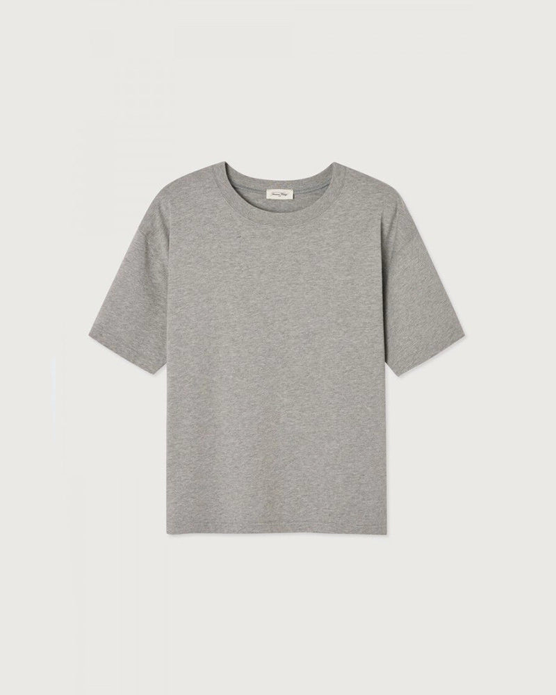 Luźny, prosty t-shirt z krótkim rękawem i okrągłym dekoltem. Wykonany z grubej bawełny. -Zamów t-shirt w swoim normalnym rozmiarze