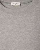 Luźny, prosty t-shirt z krótkim rękawem i okrągłym dekoltem. Wykonany z grubej bawełny. -Zamów t-shirt w swoim normalnym rozmiarze