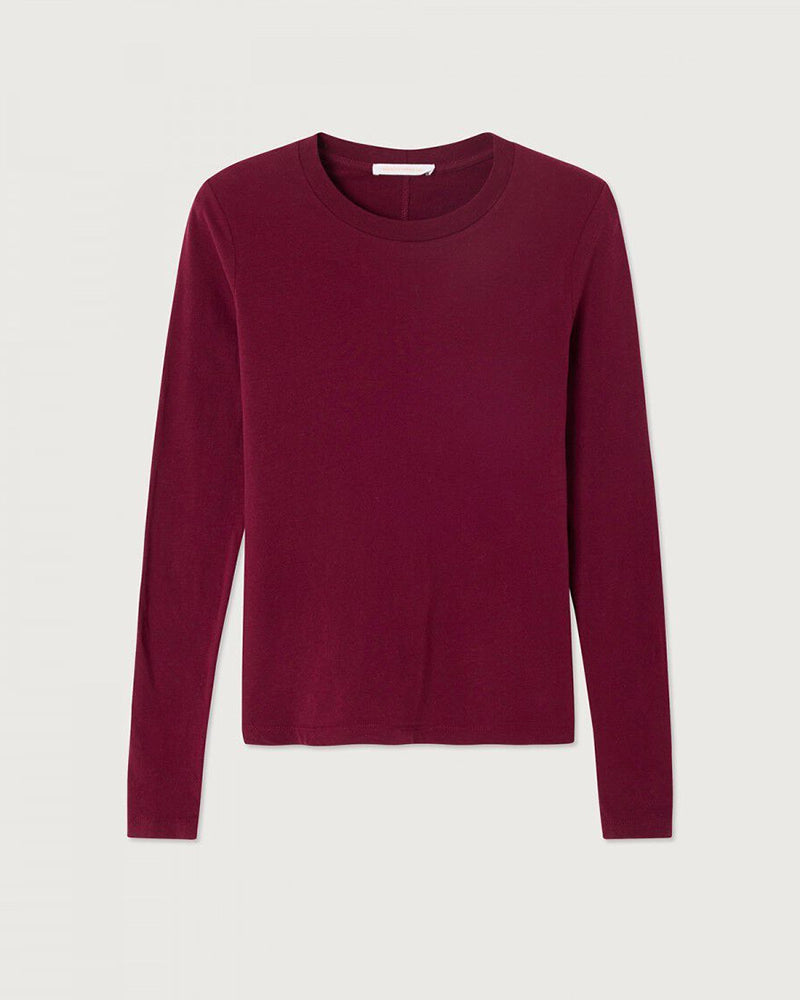 Cienki, bawełniany longsleeve GAMIPY American Vintage o prostym kroju i przylegającym fasonie. Na plecach posiada gruby szew. Wykonany z miękkiej, przyjemnej dla skóry bawełny. 