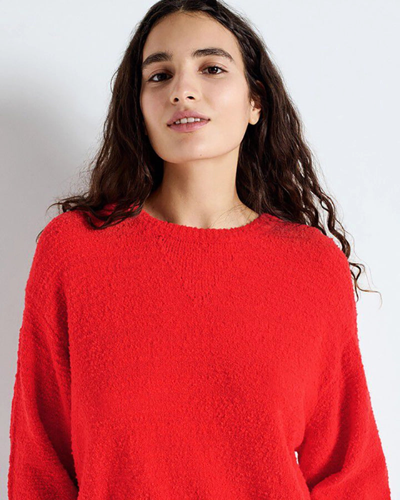 Luźny sweter LIGWAY American Vintage z okrągłym dekoltem i opadającymi ramionami. Wykończony ściągaczami.