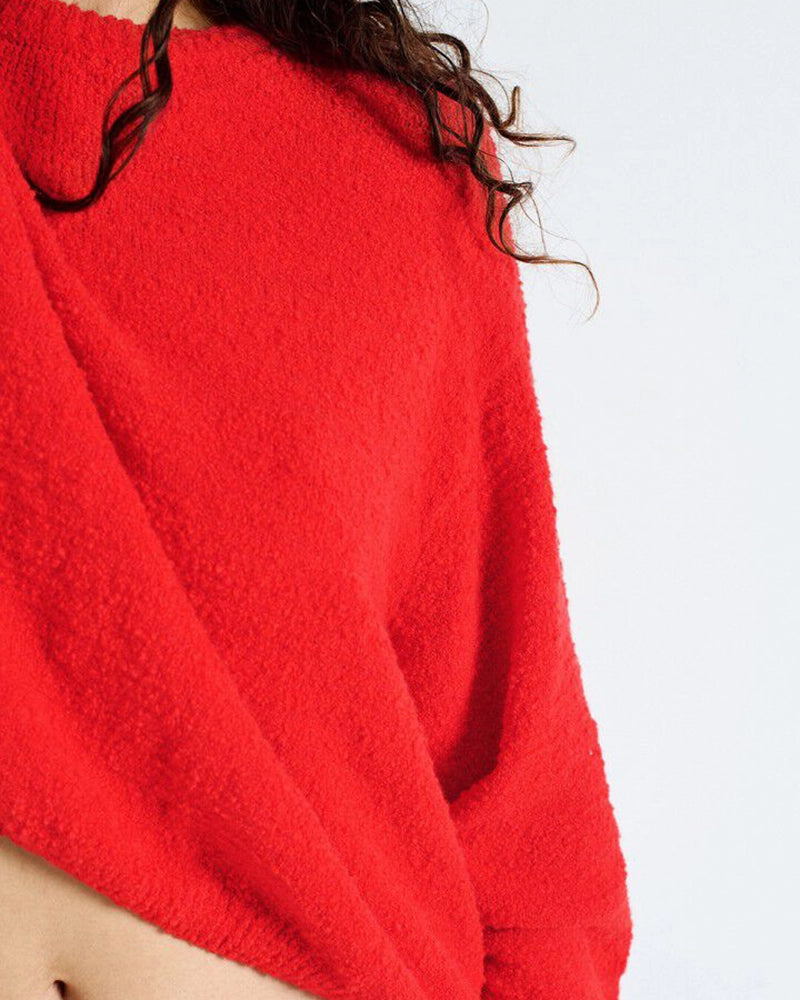 Luźny sweter LIGWAY American Vintage z okrągłym dekoltem i opadającymi ramionami. Wykończony ściągaczami.