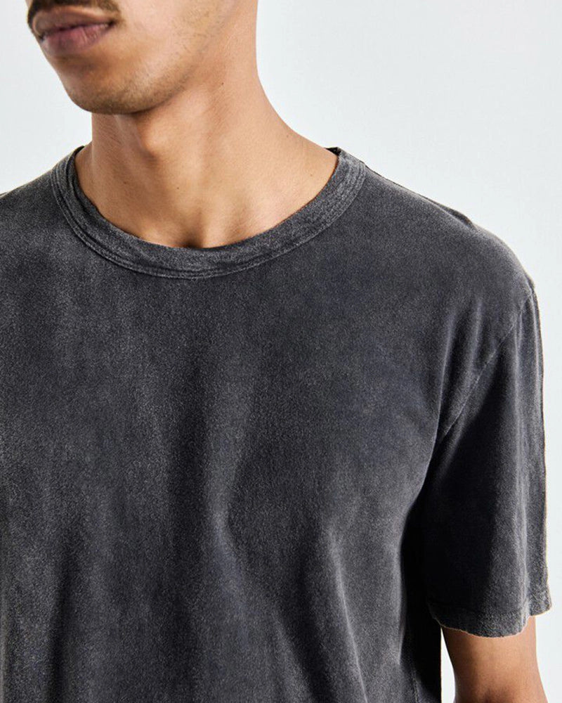 Oversizowy T-shirt unisex FAKOBAY z krótkim rękawem. Posiada okrągły dekolt i krótki rękaw.&nbsp; Wykonany z grubej, miękkiej bawełny z efektem "sprania".