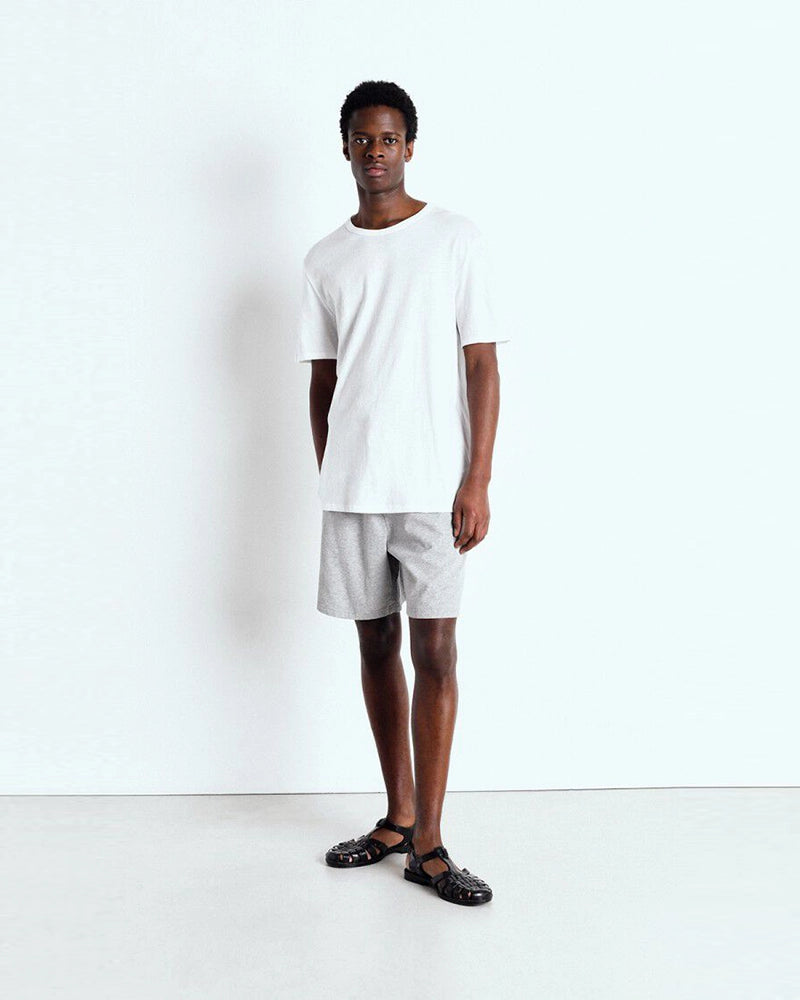 Oversizowy T-shirt unisex FAKOBAY z krótkim rękawem. Posiada okrągły dekolt i krótki rękaw. Wykonany z grubej, miękkiej bawełny.