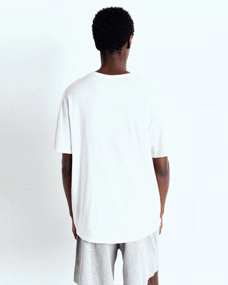 Oversizowy T-shirt unisex FAKOBAY z krótkim rękawem. Posiada okrągły dekolt i krótki rękaw. Wykonany z grubej, miękkiej bawełny.