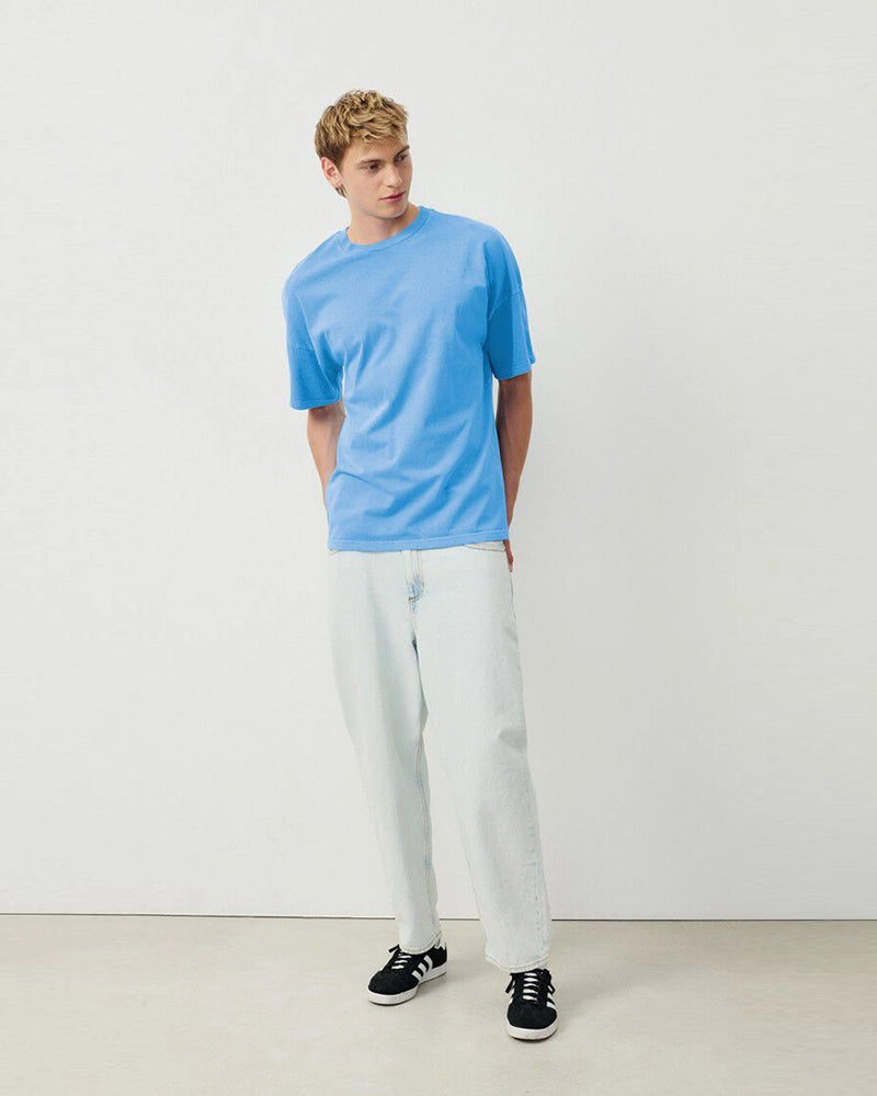 Oversizowy T-shirt unisex FIZVALLEY z krótkim rękawem. Posiada okrągły dekolt i krótki rękaw.&nbsp; Wykonany z grubej bawełny.&nbsp;&nbsp;