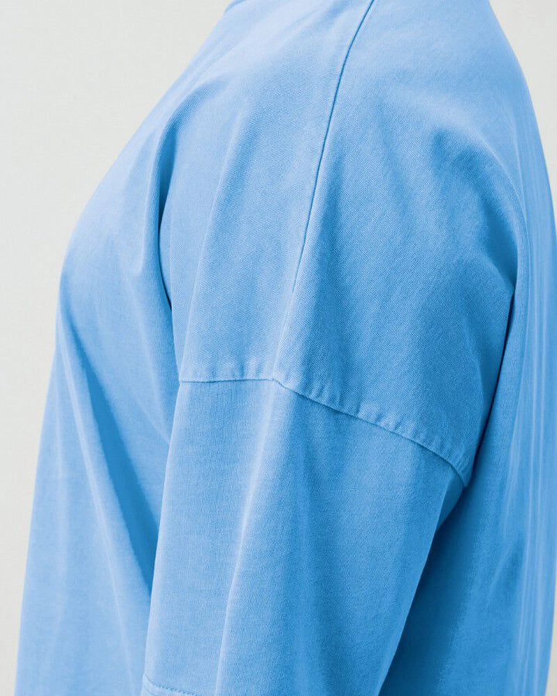 Oversizowy T-shirt unisex FIZVALLEY z krótkim rękawem. Posiada okrągły dekolt i krótki rękaw.&nbsp; Wykonany z grubej bawełny.&nbsp;&nbsp;