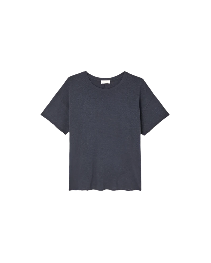 Luźny, granatowy t-shirt o prostym kroju SONOMA American Vintage z krótkim rękawem i okrągłym dekoltem.