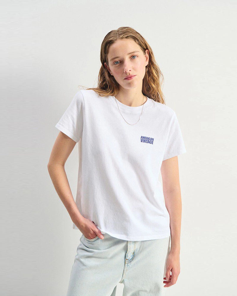 Bawełniany, luźny t-shirt YKOBOW o prostym kroju i z okrągłym dekoltem. Z przodu posiada niewielkie, kontrastowe logo marki. Wykonany z bardzo miękkiej bawełny.