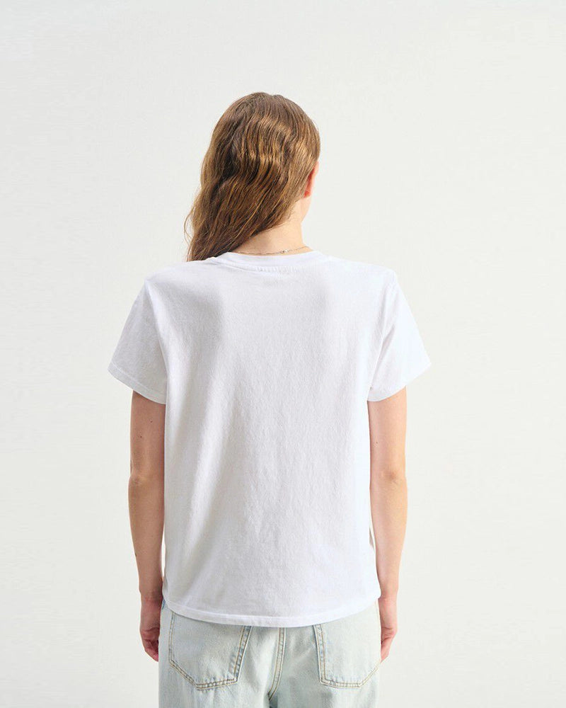 Bawełniany, luźny t-shirt YKOBOW o prostym kroju i z okrągłym dekoltem. Z przodu posiada niewielkie, kontrastowe logo marki. Wykonany z bardzo miękkiej bawełny.