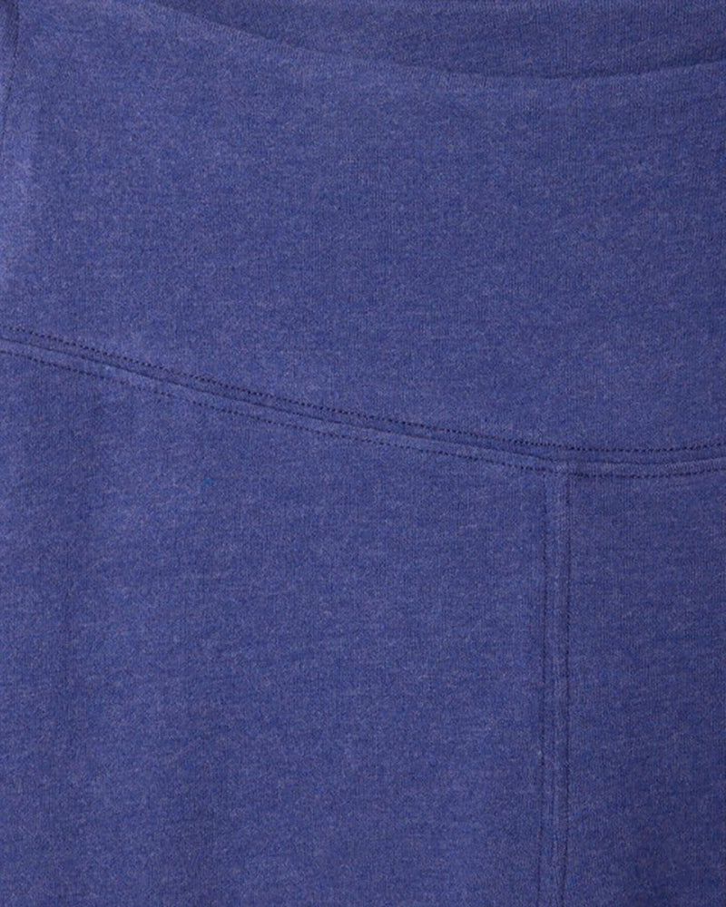 Klasyczne, bardzo wygodne i uniwersalne legginsy YPAWOOD American Vintage. Wykonane z bardzo miłej w dotyku, elastycznej tkaniny z bawełną. Legginsy mają wysoki stan.