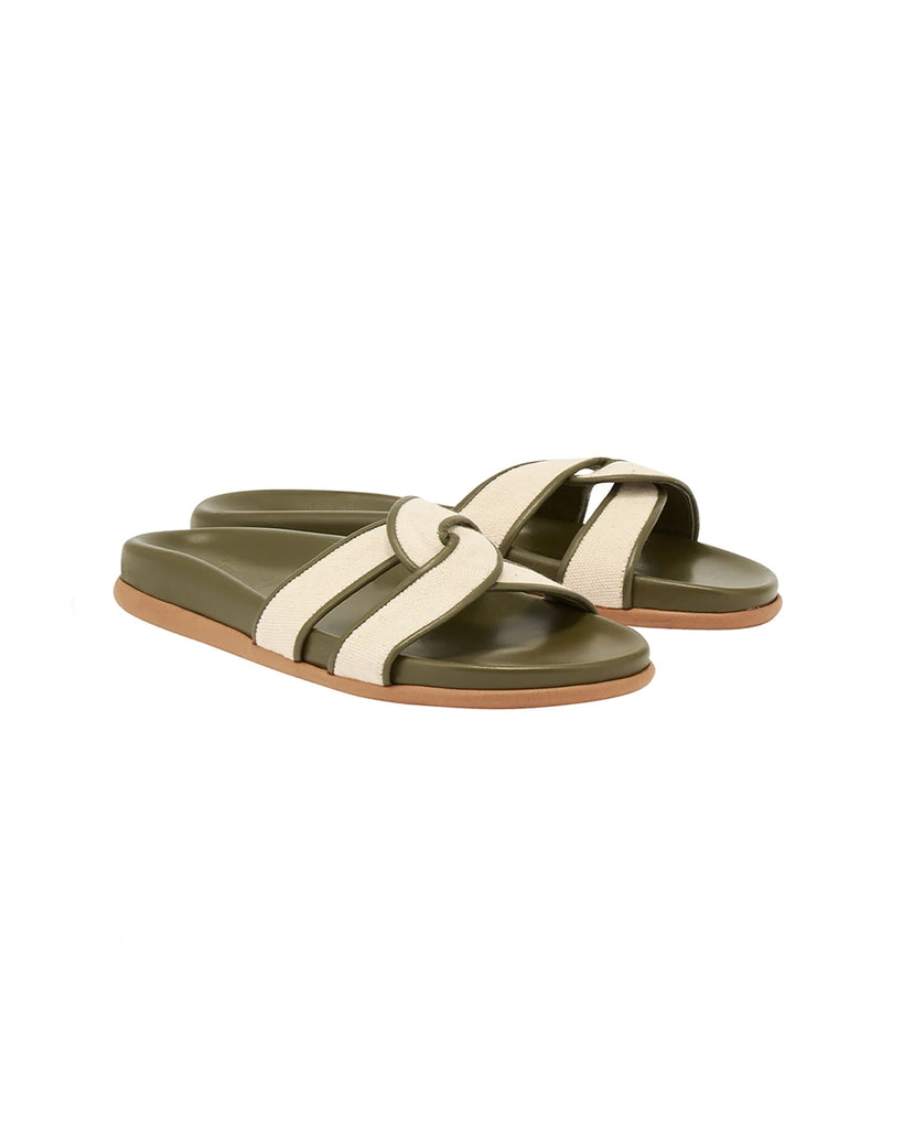 Płaskie, skórzane klapki w kolorze khaki Desmos Ancient Greek Sandals z szerokimi, plecionymi paskami obszytymi bawełnianą, płócienną tkaniną. Wewnętrzna podeszwa klapek jest profilowana.