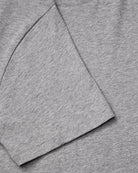 Klasyczny T-shirt o prostym kroju Andy Grey Melange marki SKALL, zapewniający swobodę i ponadczasowy, codzienny wygląd. Ma okrągły dekolt i krótkie rękawy. Wykonany w 100% z bawełny organicznej.&nbsp;

-Prosty krój

-Okrągły dekolt

-100% bawełna organiczna